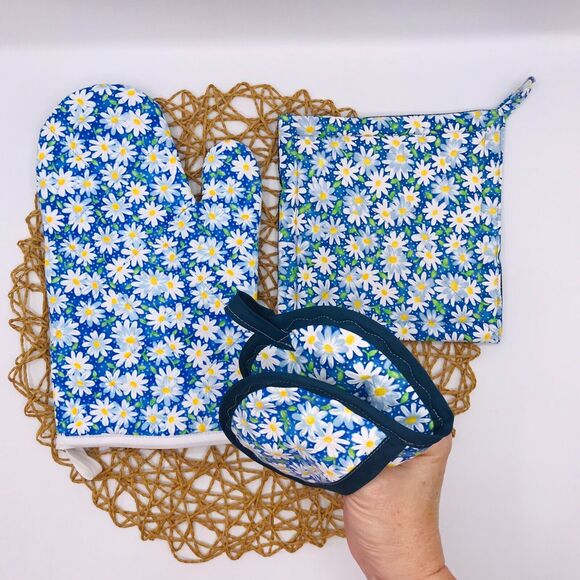 Handmade Potholder, Mitt, Finger Hotpad Set, Gift  Set, Blue Daisy Print - Picture 6 of 11